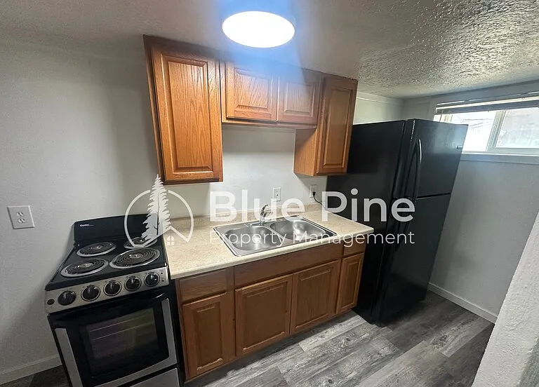 461 1/2 I St — Photo 4