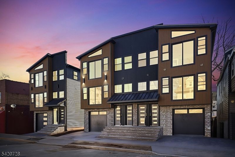 1st image of 132 N 17Th St