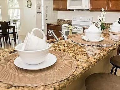 5 bed, 3.5 bath, 2351 sqft, $3,200 — Photo 4