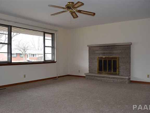 3rd image of 909 Hampton Rd