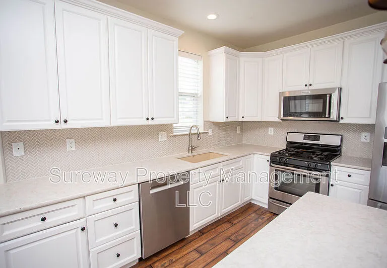 1 Tweentown Close — Photo 11