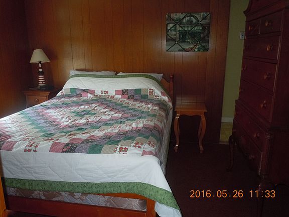 bedroom 2 : full bed/chest