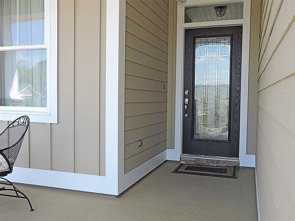 2nd image of 3551 Spider Lily Way