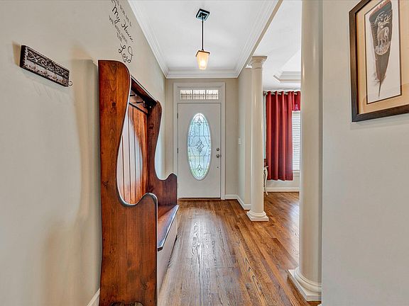 3rd image of 28 Pondview Ct