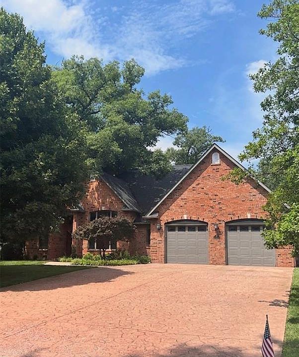 1st image of 39 Country Club Pl