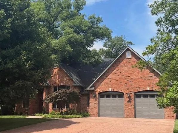 39 Country Club Pl, Belleville, IL 62223