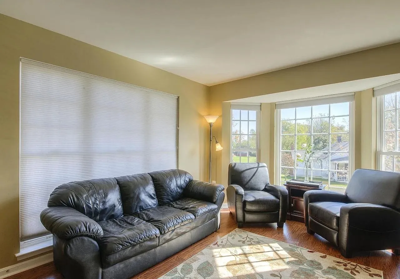 4 bed, 3.5 bath, 2836 sqft, $2,800 — Photo 2