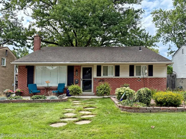 8055 Donna St, Westland, MI 48185