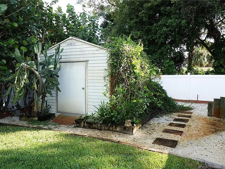 905 SE Flamingo Ave — Photo 32