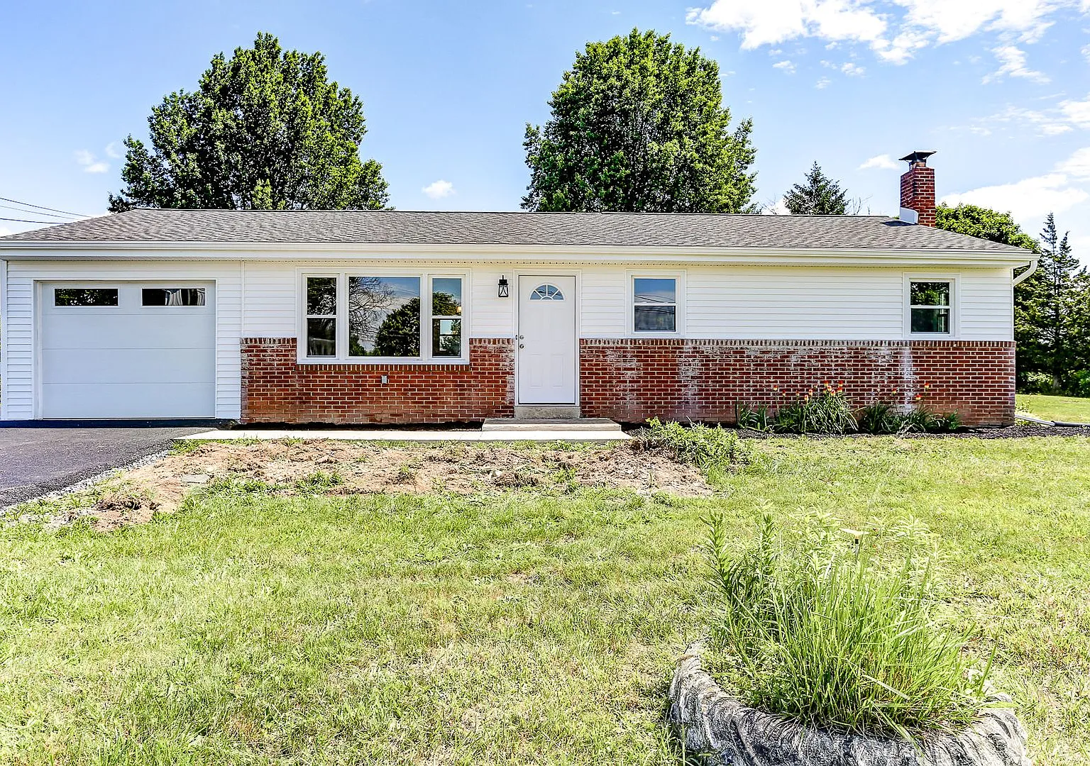 Beautifully remodeled 3 Bedroom. — Photo 1