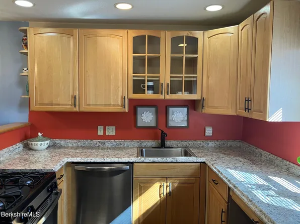 2-3 Morgan Mnr, Lenox, MA 01240