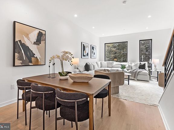 5th image of 271 Delmar St