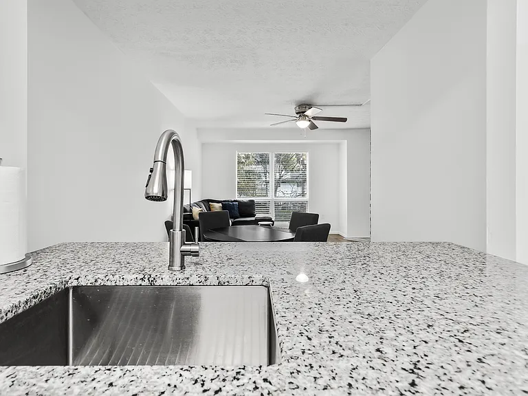 280 Randolph St — Photo 8