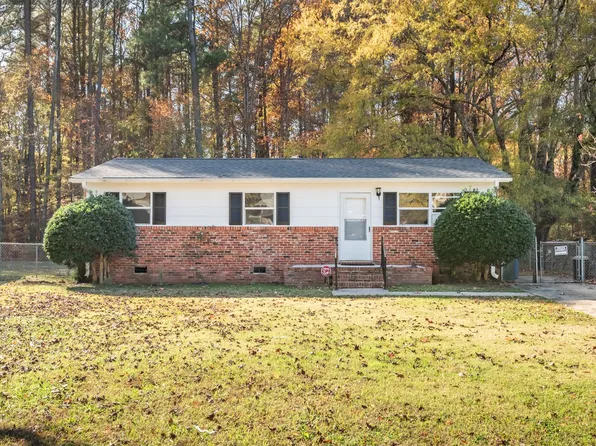 3516 Four Seasons Dr, Durham, NC 27707