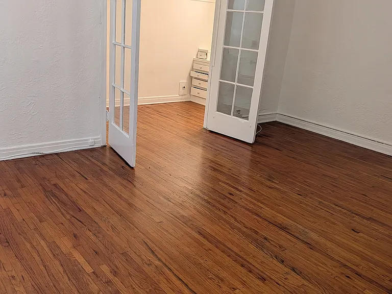 329 S Cloverdale Ave #6 — Photo 11