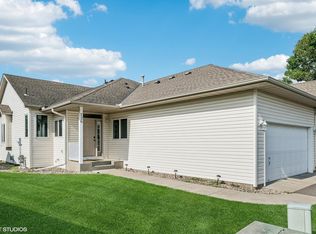 726 Regent Dr, Shakopee, MN 55379