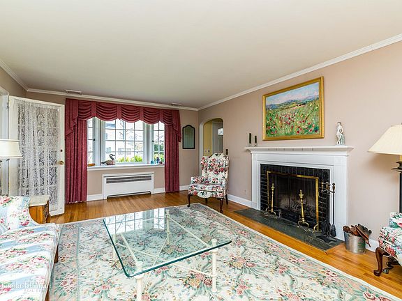 4th image of 3 Alden Ln