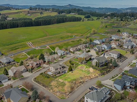 2nd image of 2683 NW Mount Hood Dr