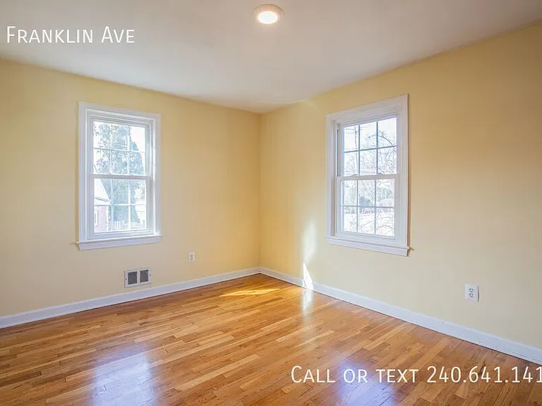 8 Franklin Ave — Photo 15
