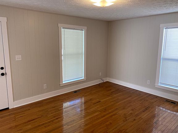 5th image of 212 E Anderson Ave