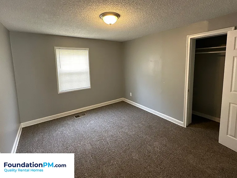 1392 Kyle St — Photo 14