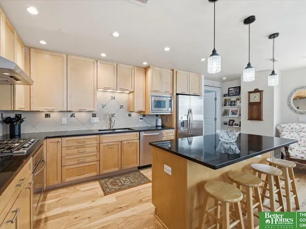 1403 Farnam St APT 512, Omaha, NE 68102