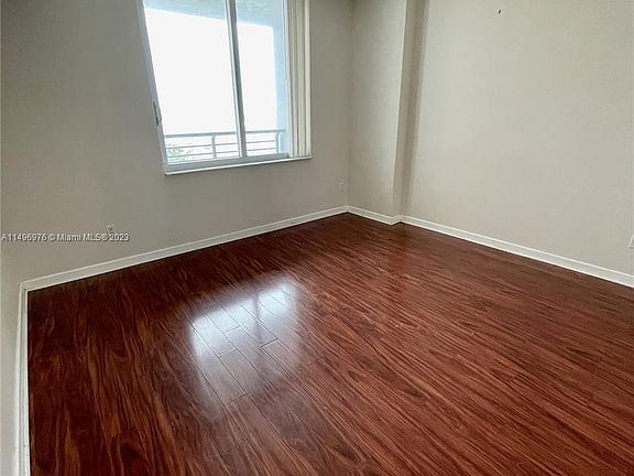 4th image of 325 Biscayne Blvd #2218