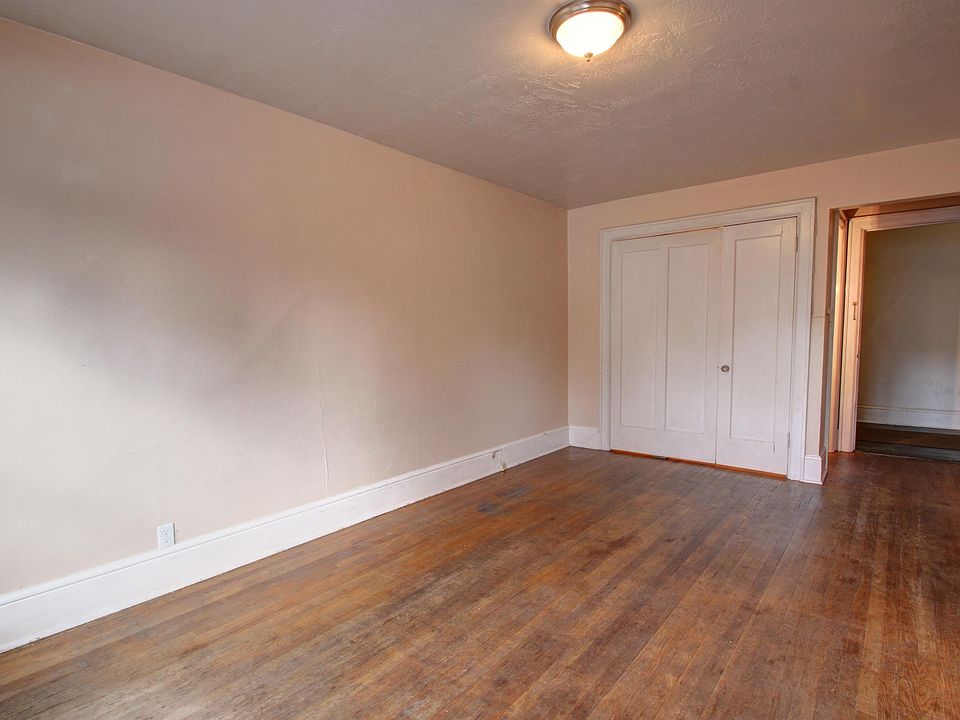 2nd image of 439 University Ave #4