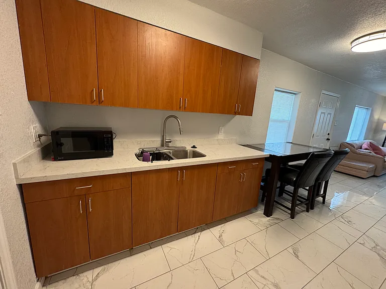 1637 W Garfield St — Photo 3