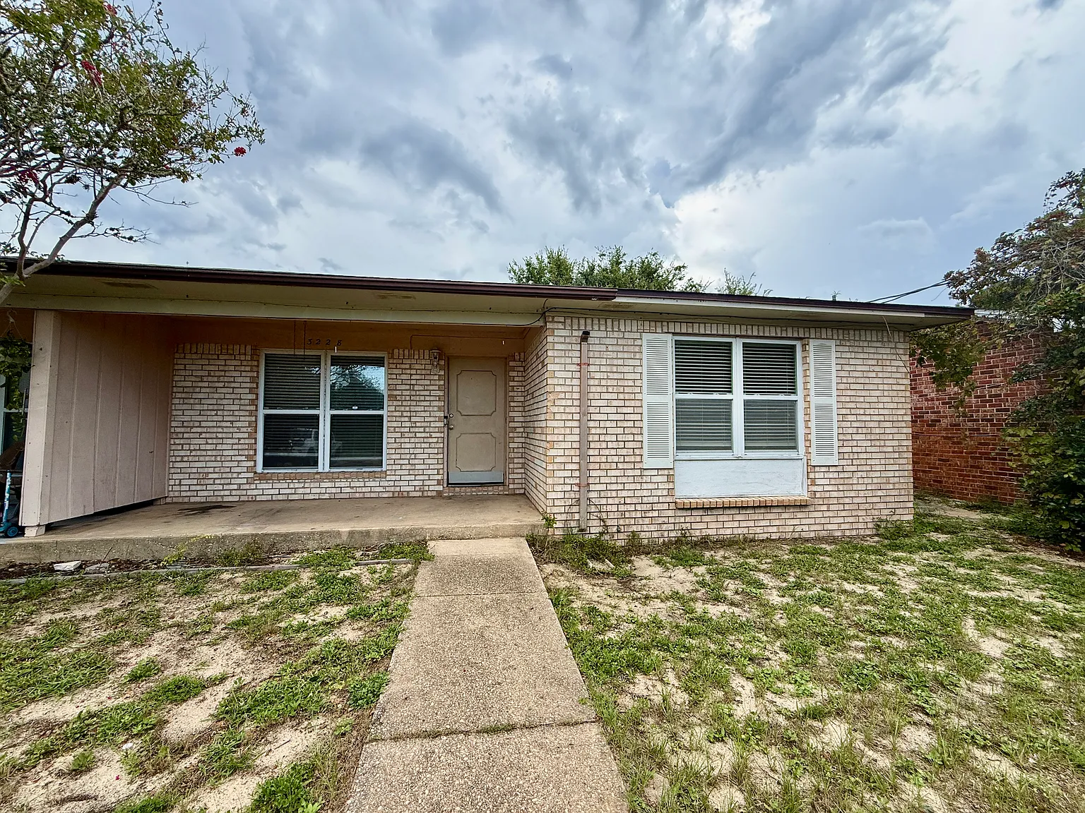 Spacious 3 Bedroom Duplex — Photo 1