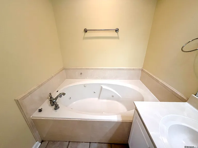 18163 Pinehurst Dr — Photo 20