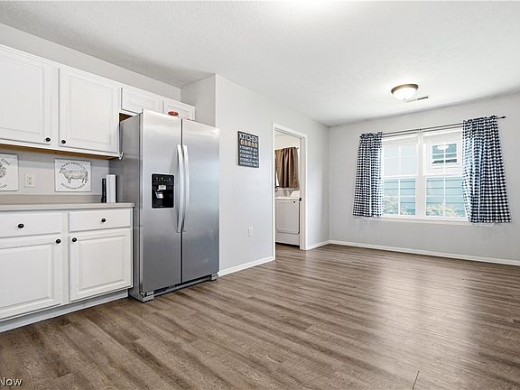 4th image of 363 Button Ave
