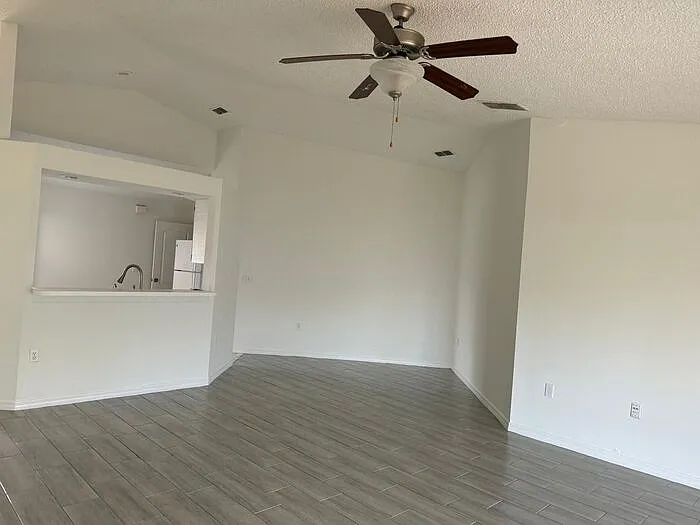 612 Lakemont Dr — Photo 3