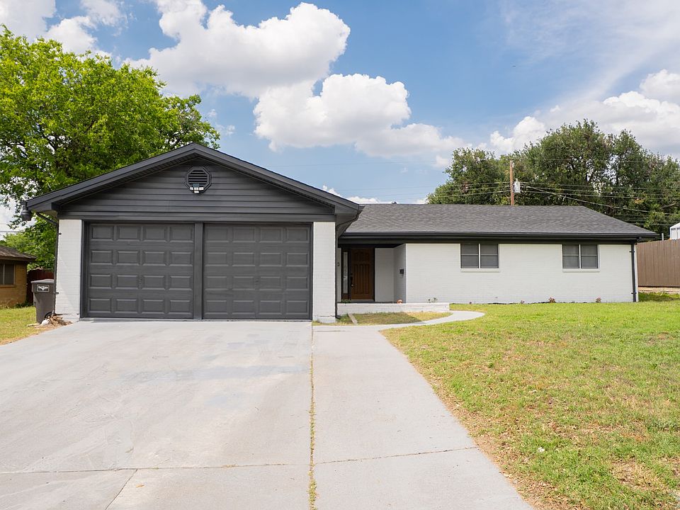 1st image of 228 Hallbrook Dr