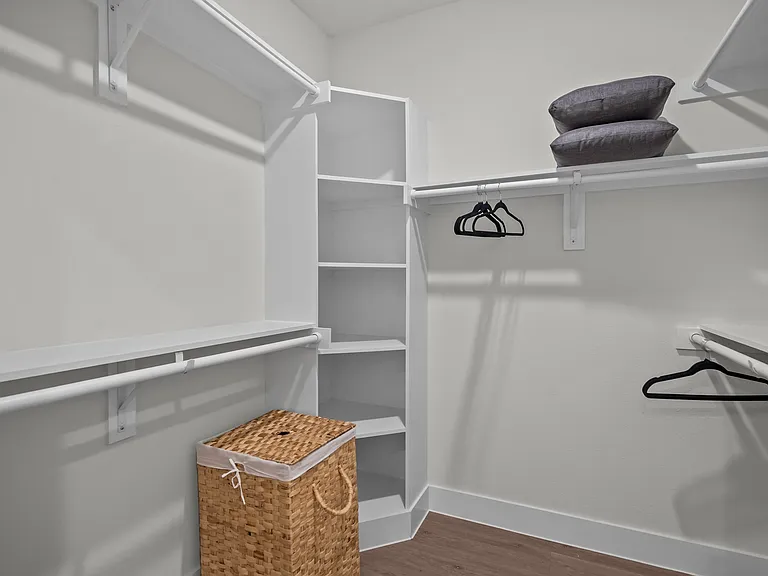 Eastpoint Apartments — Photo 20