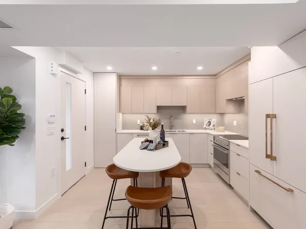 2339 E 34th Ave #105, Vancouver, BC V5R 2S6