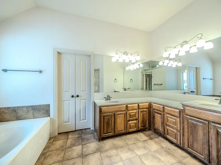 109 Chateau Dr — Photo 8