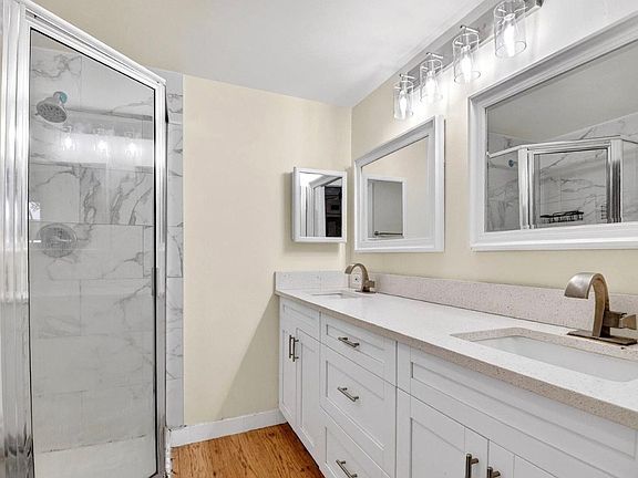 5th image of 590 Green Springs Pl