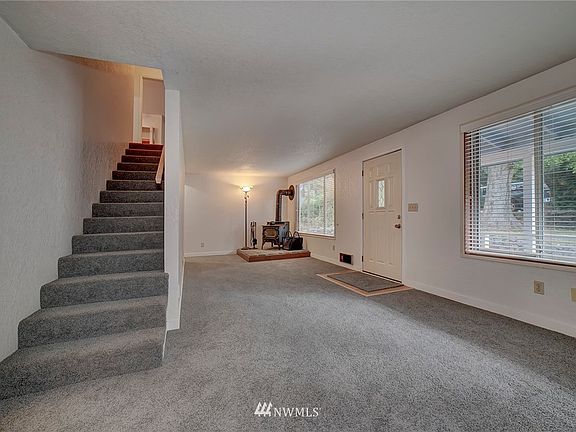 2nd image of 27029 Frodesen Cir NE