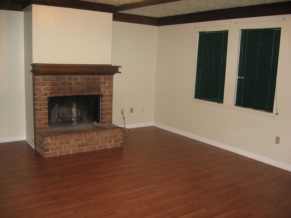 2nd image of 110 Blackmor Ct