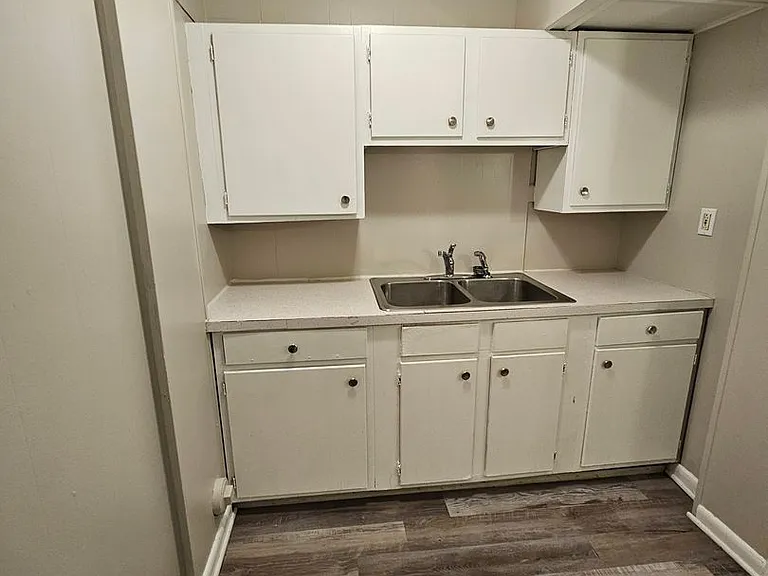 514 Hanover St — Photo 18