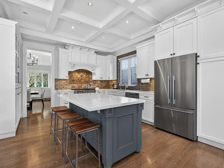 1912 W 36th Ave — Photo 2