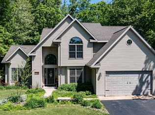 770 Woodland Cir, Waupaca, WI 54981
