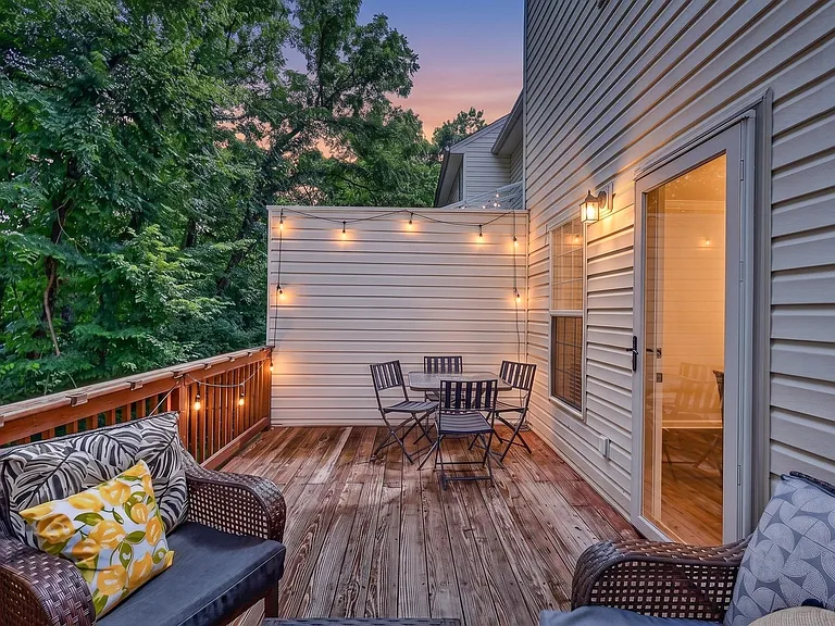 131 Carriage Ct — Photo 37