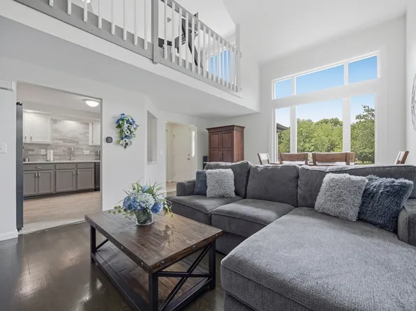 77 Willow Pond Dr, Rockland, MA 02370