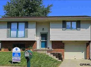 13716 V Cir, Omaha, NE 68137