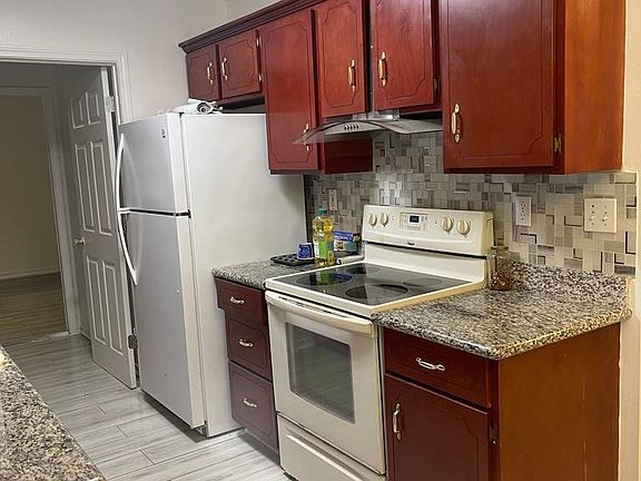 5th image of 820 E Williams Ave