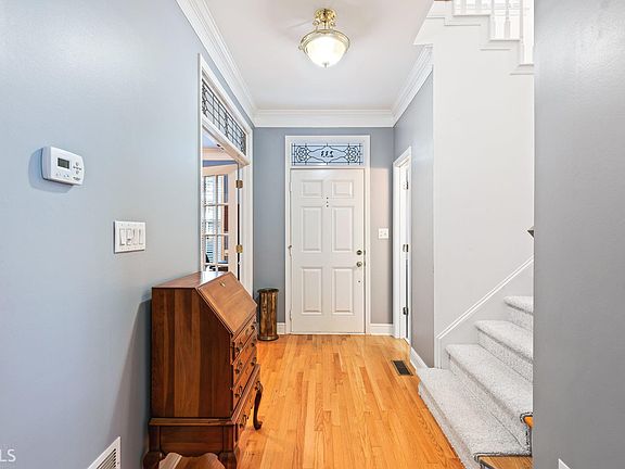 4th image of 233 Christina Ct