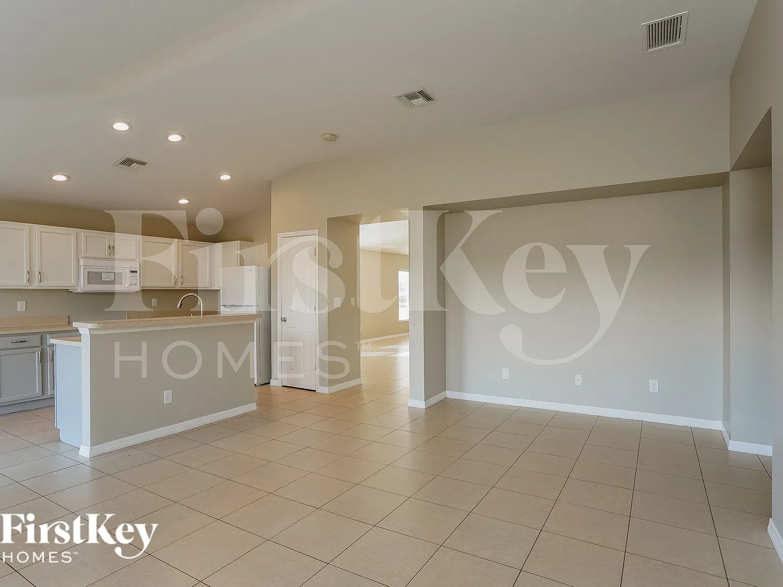 4 bed, 2.0 bath, 1955 sqft, $2,255 — Photo 4