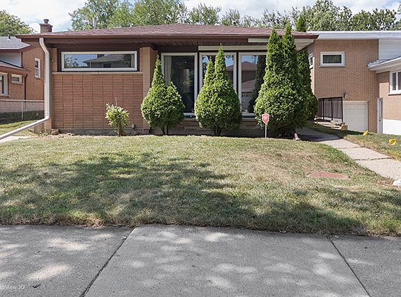 2nd image of 7404 N Kilbourn Ave